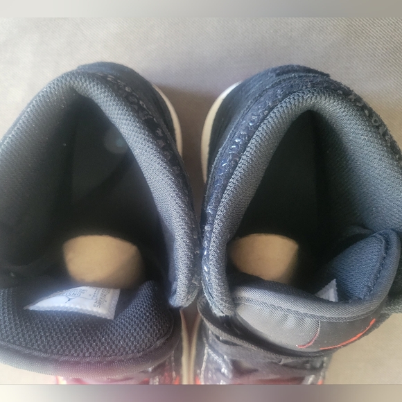 Nike Air Jordan 1 Mid SE Siempre Familia (GS) Youth Size 6 Y DN5121-001 Sneakers - Picture 9 of 9